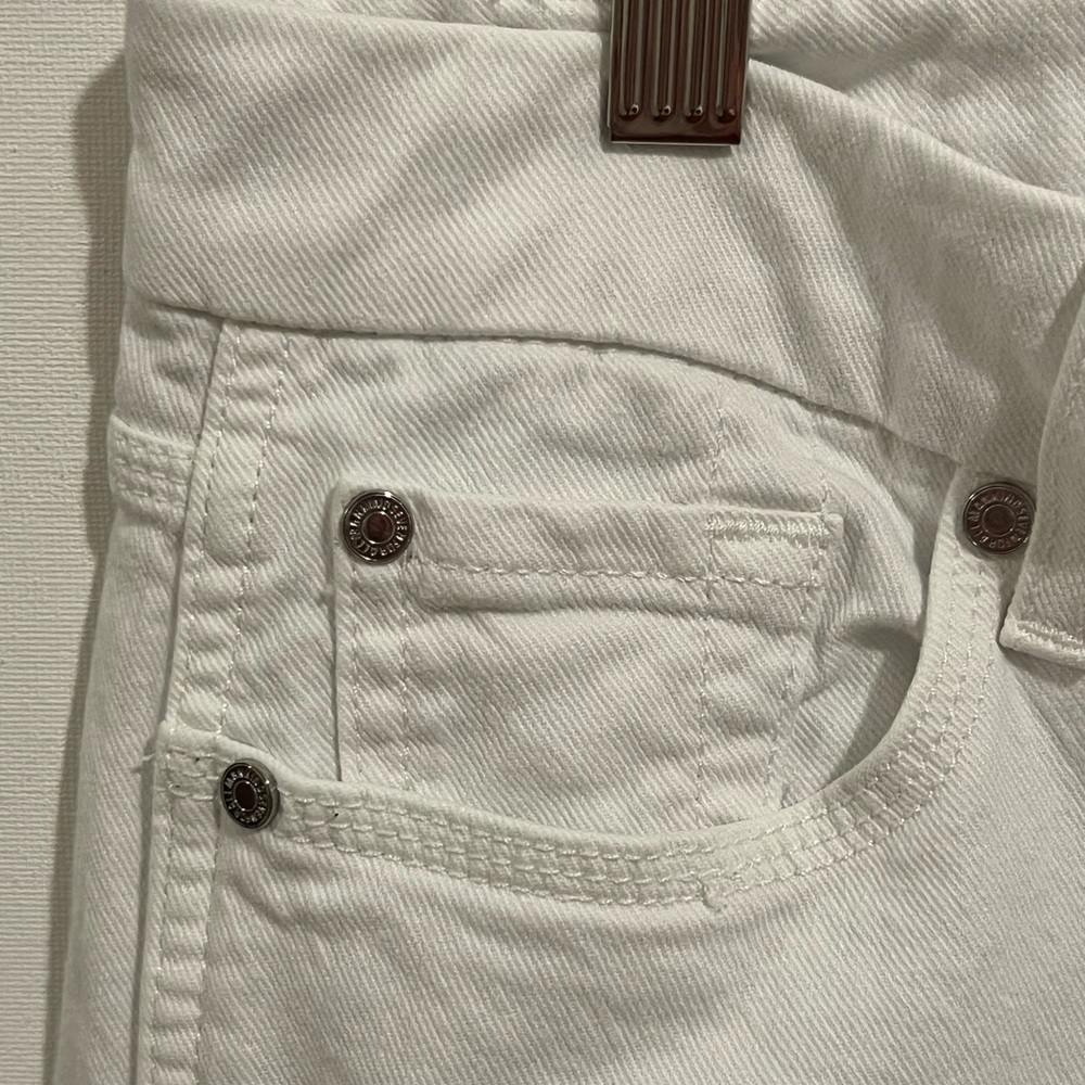 30. 7 For All Mankind white skinny denim pant with raw hem. Size 29